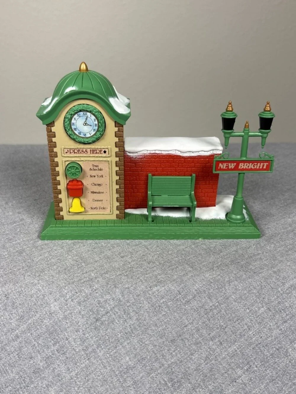 Vintage New Bright 1989 Santa's Christmas Express Holiday Train Set Loco Caboose